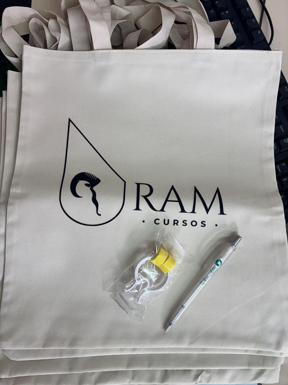 Sacola personalizada com o logotipo RAM Cursos